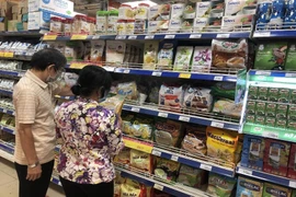 Siêu thị, cửa hàng, hãng xe điều chỉnh giá sau chính sách giảm thuế VAT