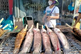 Những loại cá giàu canxi hơn cá hồi bán đầy chợ Việt