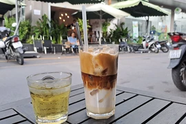 Chủ cà phê xoay đủ cách để giữ giá trước cơn bão giá nguyên liệu 