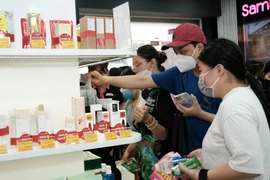 Kem chống nắng, tinh chất dưỡng...bán chạy nhờ nắng nóng