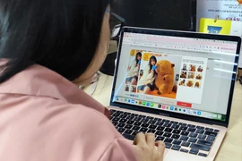 Bỏ túi chục tỉ đồng nhờ bán gấu bông theo trend gen Z