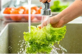 Sai lầm ít ai để ý khi rửa rau khiến bữa ăn kém ngon