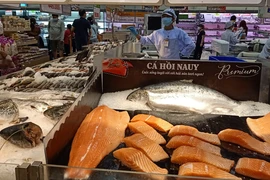 Cá hồi, cua hoàng đế... nhập khẩu 'kẹt cứng' nhưng nhiều mặt hàng lại có cơ hội