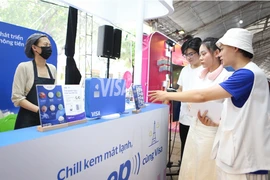 Người tiêu dùng Việt Nam dẫn đầu khu vực về sẵn sàng mua sắm bằng AI và thanh toán số