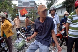 'Bắt nhầm' 2 vợ chồng vì nghi bắt cóc trẻ em
