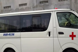 Xe cứu thương biến thành xe… du lịch!