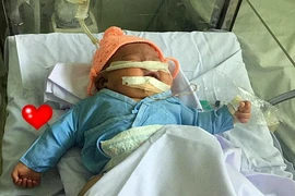 Hơn 200 triệu đồng giúp bé gái gãy tay, ngạt thở sau sinh