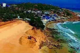 Mời các tiến sĩ 'giải cứu' bãi đá 7 màu