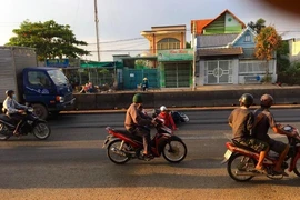 Sửa chữa đoạn đường gây “những cú té chết người” trên QL1A