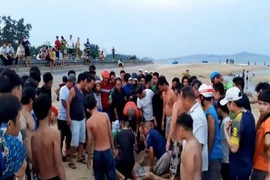 Thương tâm: 2 người chết đuối khi tắm biển do xoáy nước