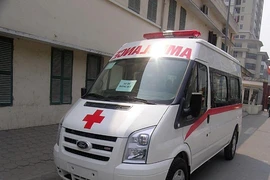 Xe cứu thương bỏ bệnh nhân giữa đường để đi đăng kiểm