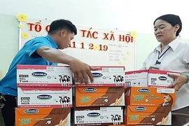 Bác sĩ tặng toàn bộ sữa bị “ăn chặn” cho bệnh nhân nghèo