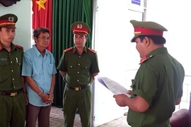 Thầy giáo dạy nhạc dâm ô ba bé gái: Thấy hát hay nên nựng