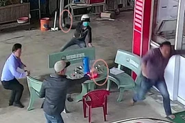 Giám định người bị nổ súng truy sát trước phòng công chứng