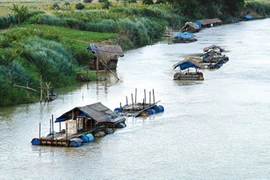 Tìm thấy thi thể người nghi nhảy sông khi bị cảnh sát vây bắt