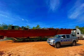 Bắt giữ xe 'siêu khủng' vượt qua nhiều chốt giao thông