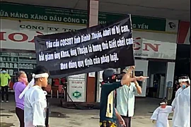 Bình Thuận: Vợ con người bị truy sát đeo khăn tang đi kêu cứu