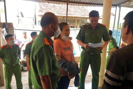 Bán đất của dì ruột, nói dối là mẹ chết do tai nạn để lừa đảo