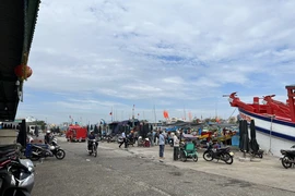 Cảnh sát cử người nhái lặn tìm nam bảo vệ ra bờ sông rồi mất tích 