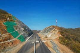 Yêu cầu khẩn trương thi công để thông xe cao tốc Vĩnh Hảo-Phan Thiết ngày 19-5