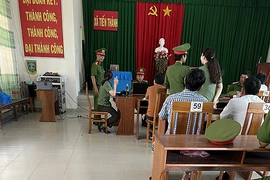 Nâng khống, rút ruột ngân sách, nguyên chủ tịch xã, kế toán trưởng bị bắt