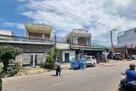 Người đàn ông chết nhiều ngày trong tư thế treo cổ trong phòng trọ 