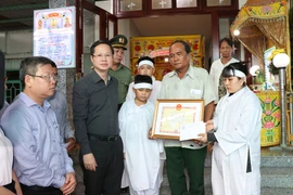 Phó Thủ tướng Trần Lưu Quang chia buồn với thân nhân 4 người bị nạn trong vụ cháy ở Bình Thuận