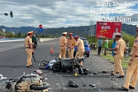 2 cha con bị khởi tố trong vụ con trai 16 tuổi lái ô tô tông 5 người chờ đèn đỏ