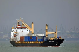 Tàu Singapore phát hiện một thuyền viên Việt Nam rơi xuống biển mất tích