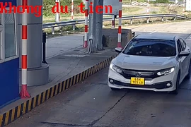 Lấy lý do tài khoản hết tiền qua trạm, tài xế chạy ngược chiều trên đường dẫn cao tốc