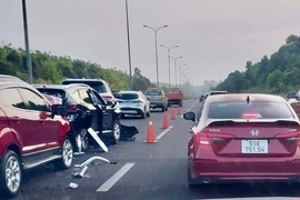 CSGT Bộ Công an huy động tối đa lực lượng giải quyết kẹt xe trên cao tốc Vĩnh Hảo - Phan Thiết
