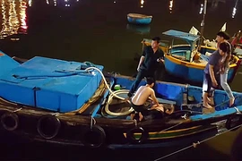 Trao tặng huy hiệu Tuổi trẻ dũng cảm cho binh nhì công an cứu người đuối nước