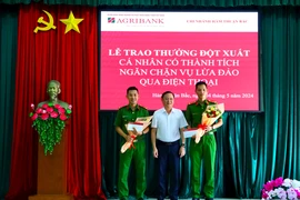 Công an, cán bộ ngân hàng ngăn kịp 1 phụ nữ bán rau chuyển 3,2 tỉ cho kẻ lừa