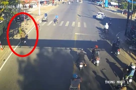 Thanh niên dùng môtô tông đại úy công an hôn mê bị điều tra tội giết người