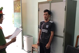 Xâm hại con gái của người tình để trả thù vì nghi bị phản bội