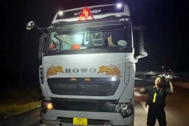 Vụ uống bia trong trạm dừng chân: 'Tài xế tấp xe vào lề, gác chân giả vờ ngủ'