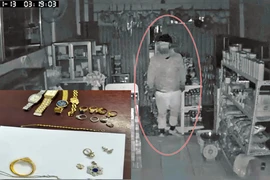 Trích camera, sau 24 giờ gây án đã bắt được kẻ bịt mặt lẻn vào phòng phụ nữ để trộm 