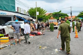 Ôtô tông vào quán bánh xèo, 1 người chết, 2 người bị thương