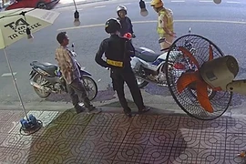 Bắt giam người tấn công CSGT khi đang kiểm tra nồng độ cồn