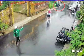 Tình tiết bất ngờ vụ nữ công chức phường đánh người giữa đường