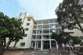 Người bịt mắt nhảy lầu từng được các bác sĩ cứu sống cách đây 1 tháng
