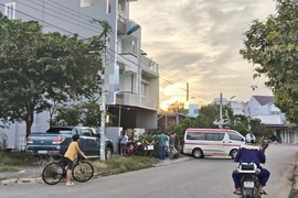 Nhân viên nhà nghỉ tá hỏa phát hiện người phụ nữ tử vong trong phòng