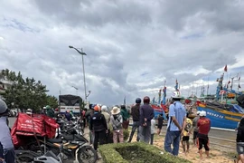 Truy tìm tung tích thi thể người đàn ông phát hiện trên sông Cà Ty