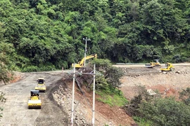 Chạy đua với sạt lở và thời gian: Quốc lộ 28B liệu có kịp 'giải cứu' sân bay Liên Khương?