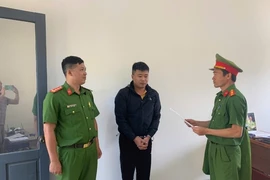 Nhân viên giả tin nhắn của giám đốc công ty bất động sản lừa tiền khách hàng