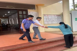 Những bậc thềm trước Trung tâm Phục vụ Hành chính công và kiến nghị của VKSND