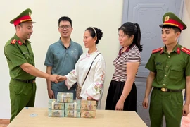  Vượt 1.800km nhận lại gần 3 tỉ đồng chuyển khoản nhầm