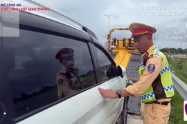 Chạy quá tốc độ trên cao tốc, tài xế người nước ngoài và chủ xe bị phạt nặng