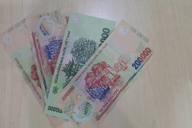 Đổi tiền rách ở đâu, có bị mất phí đổi hay không?