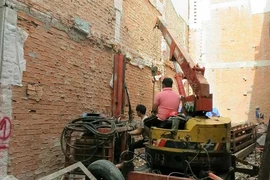 Nhà kế bên xây dựng gây thiệt hại cần làm gì?